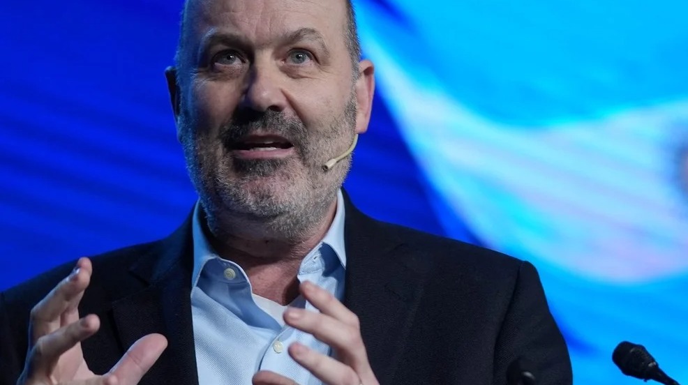 Sturzenegger defendió la apertura económica como camino para mejorar salarios en Argentina